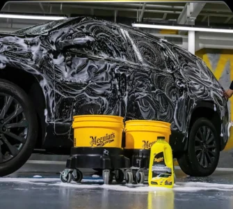 Con agentes que atrapan y remueven la suciedad