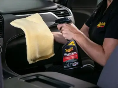 Meguiar’s Natural Shine Vinyl & Rubber Protectant - Image 3